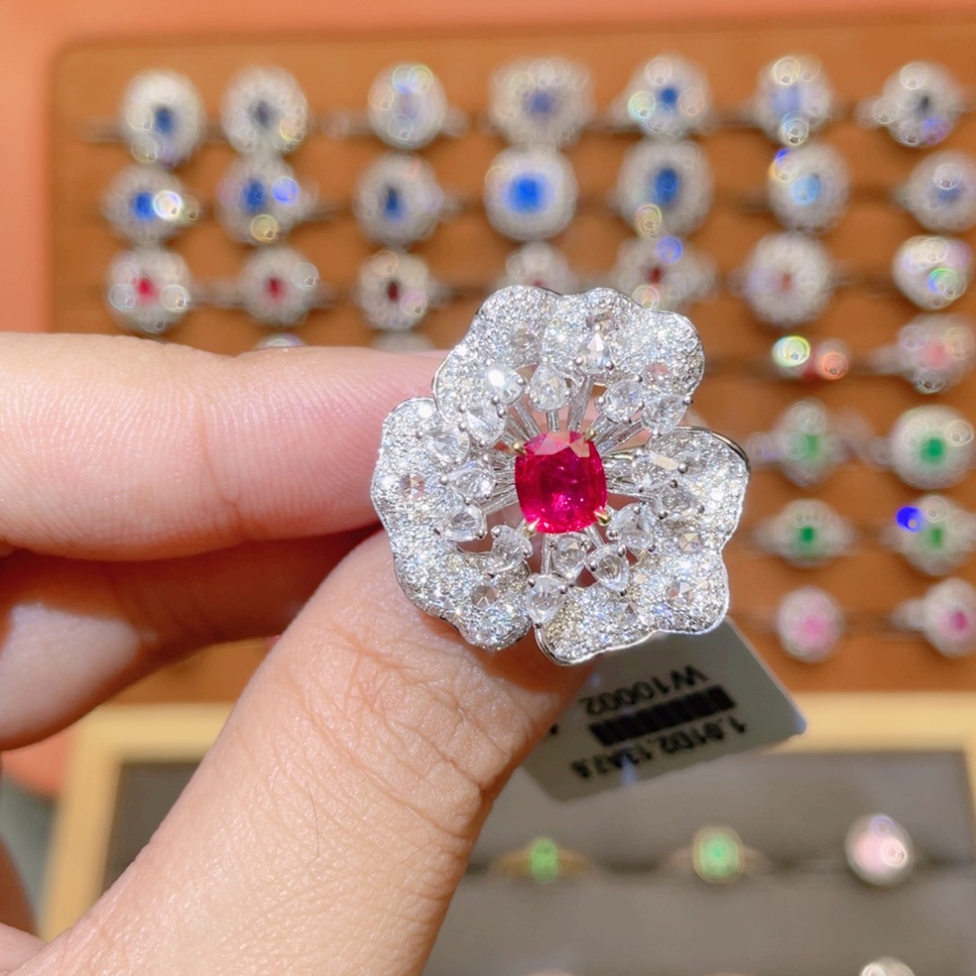 18K金镶嵌戒指红宝石1.01ct 无烧鸽血