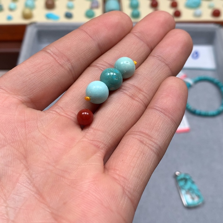 南红玛瑙配饰未镶嵌