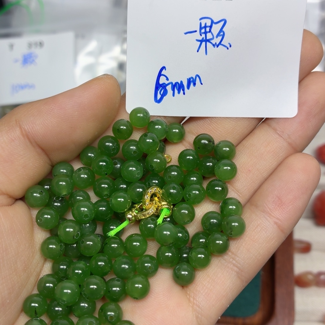 和田玉（碧玉）未镶嵌珠宝半成品T323。 