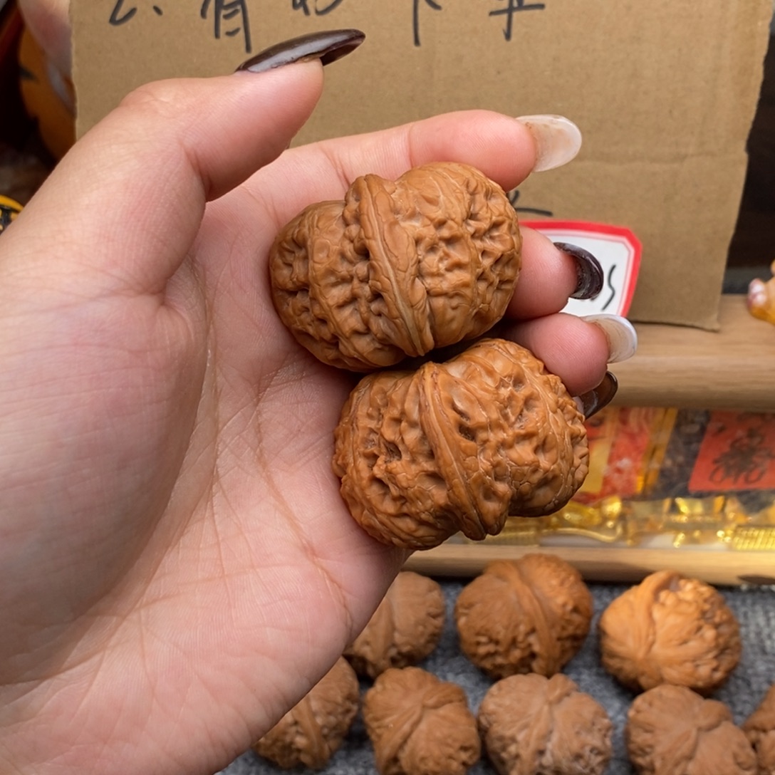 熏****文玩核桃吊坠元宝