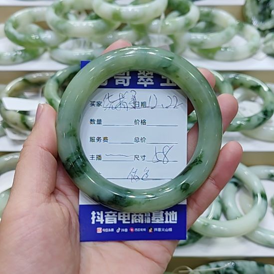 绕***文透闪石-蛇纹石玉未镶嵌手镯