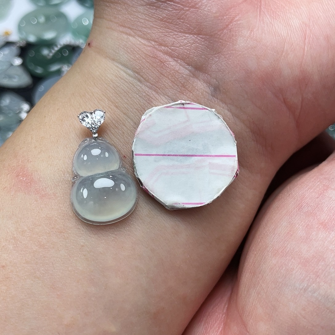 名****翡翠18K金镶嵌颈饰