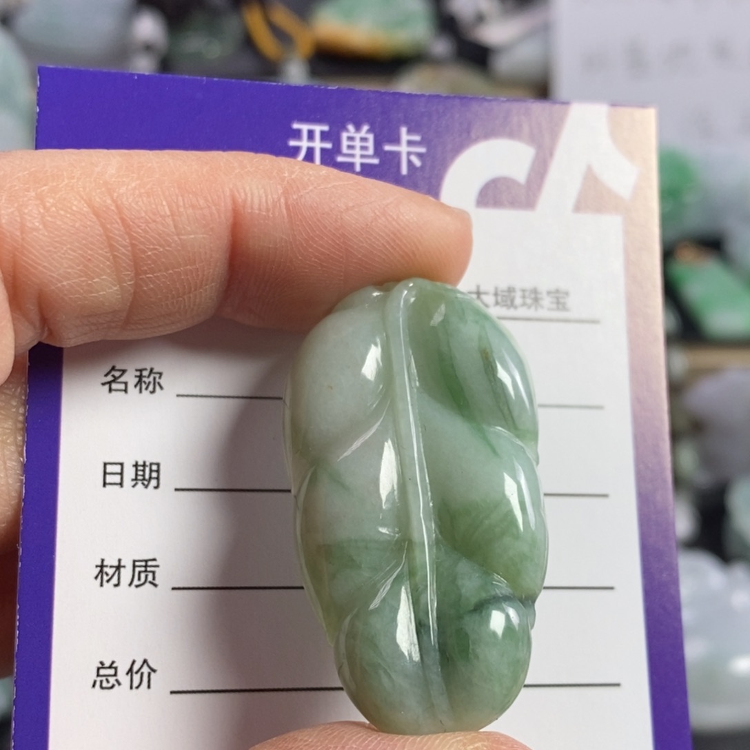 翡翠颈饰未镶嵌叶子