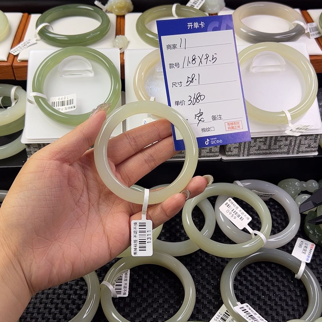 和田玉未镶嵌手镯安*