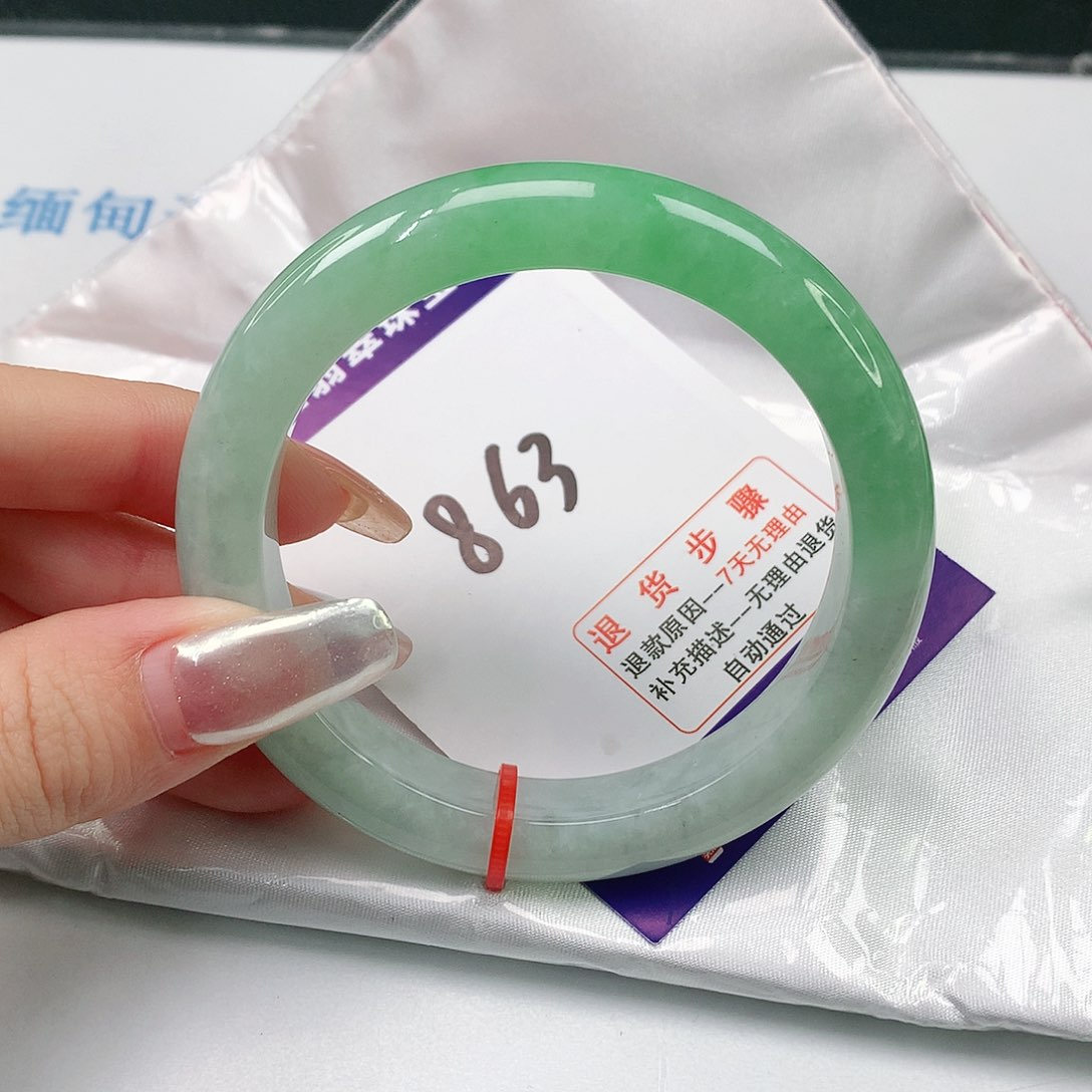 翡翠手镯未镶嵌翡翠手镯