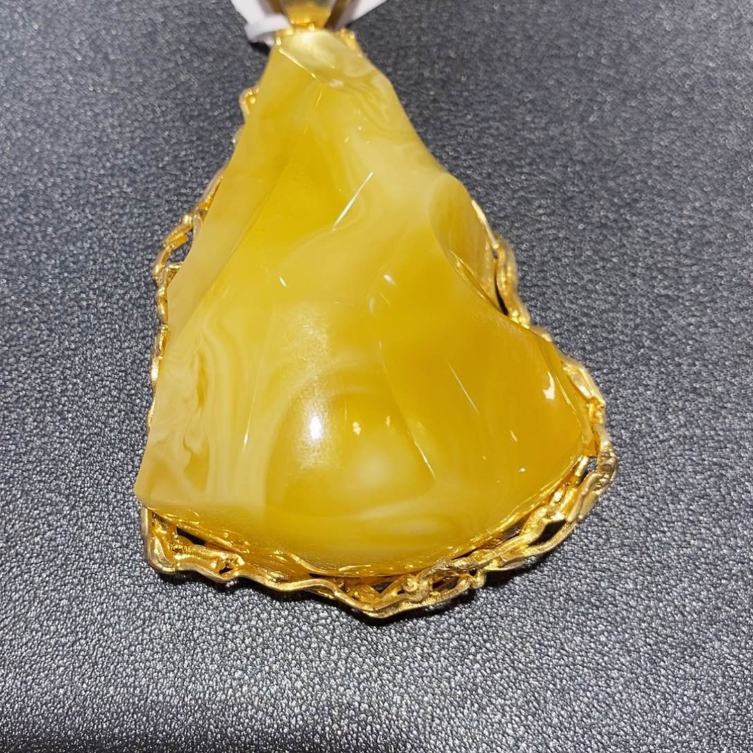 琥珀未镶嵌裸石吊坠