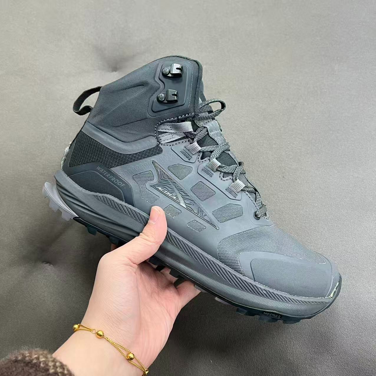 高帮户外WATEFPROOF徒步鞋轻便耐磨运动鞋 Q881 无原盒 原垫 拍大