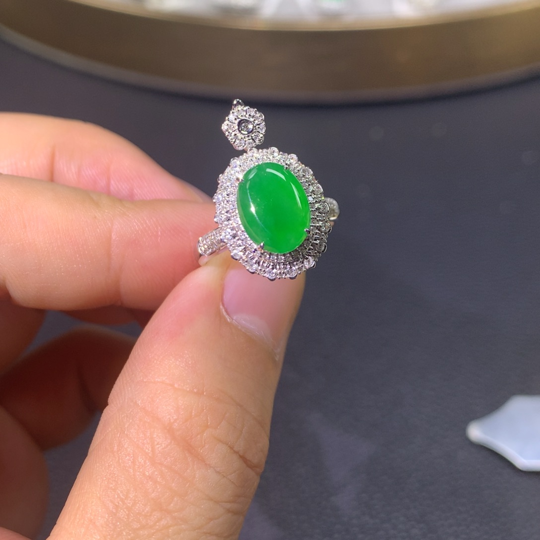 翡翠戒指18K金镶嵌翡翠