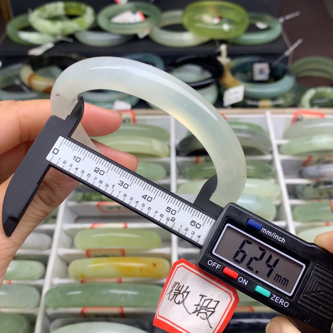 蛇纹石玉未镶嵌手镯896