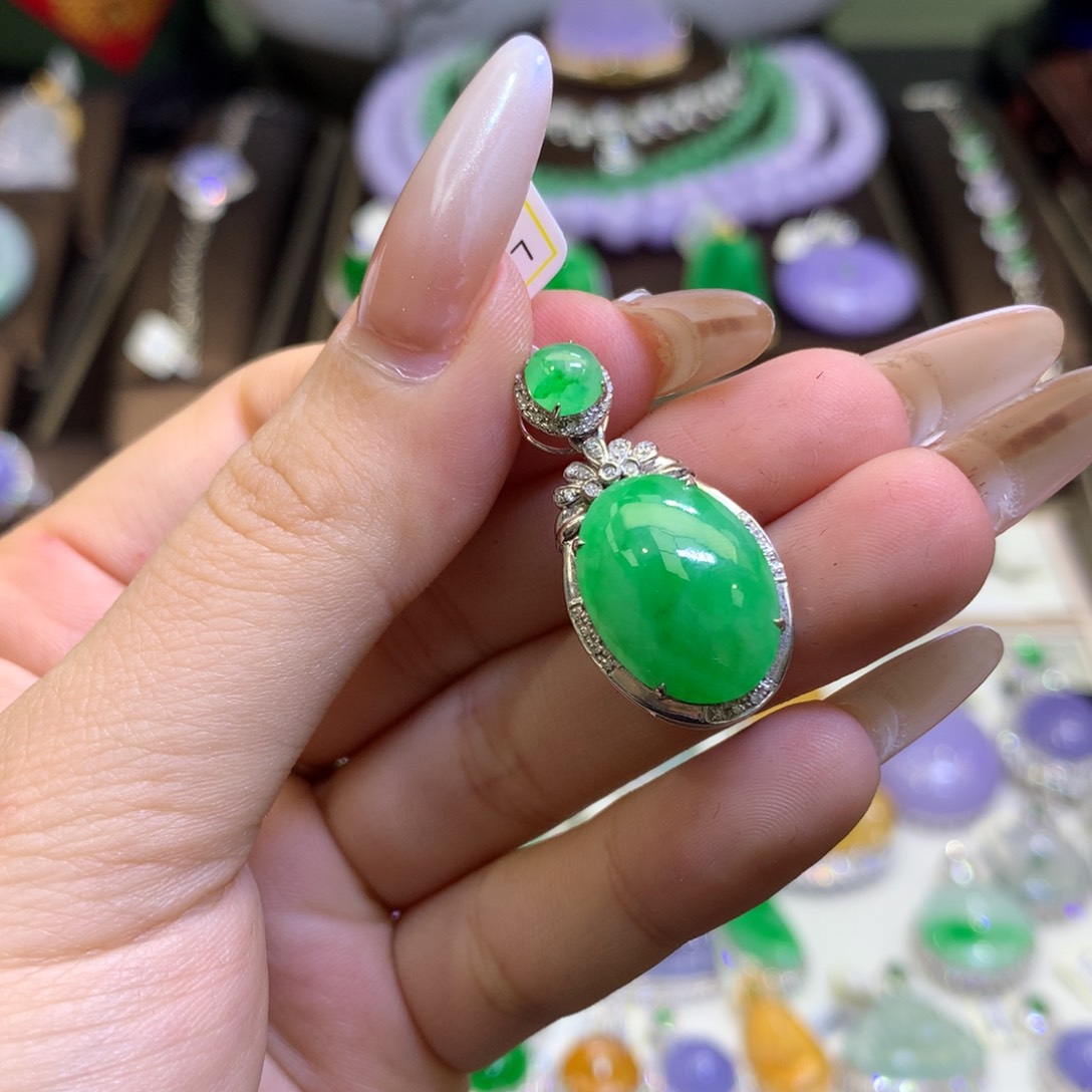 翡翠颈饰18K金镶嵌翡翠