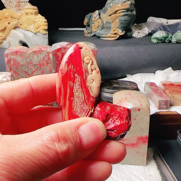 昌化石美**途昌化鸡血石挂件