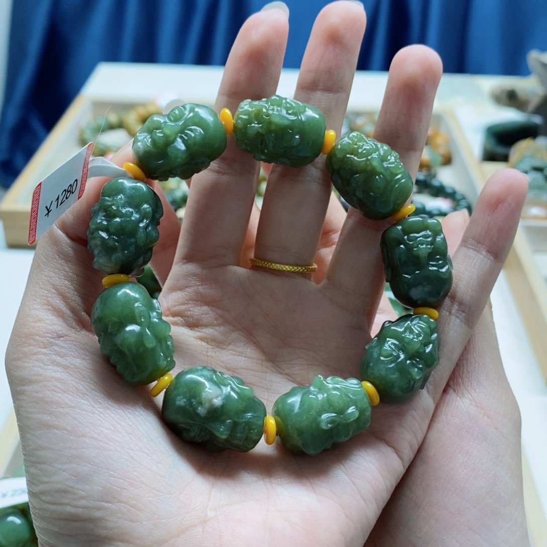 透闪石质玉手串未镶嵌