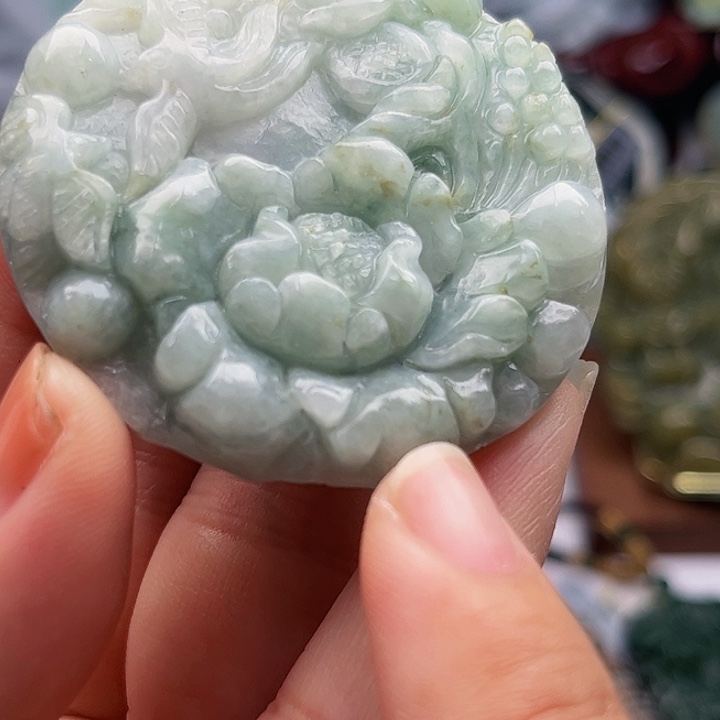 翡翠未镶嵌颈饰挂件