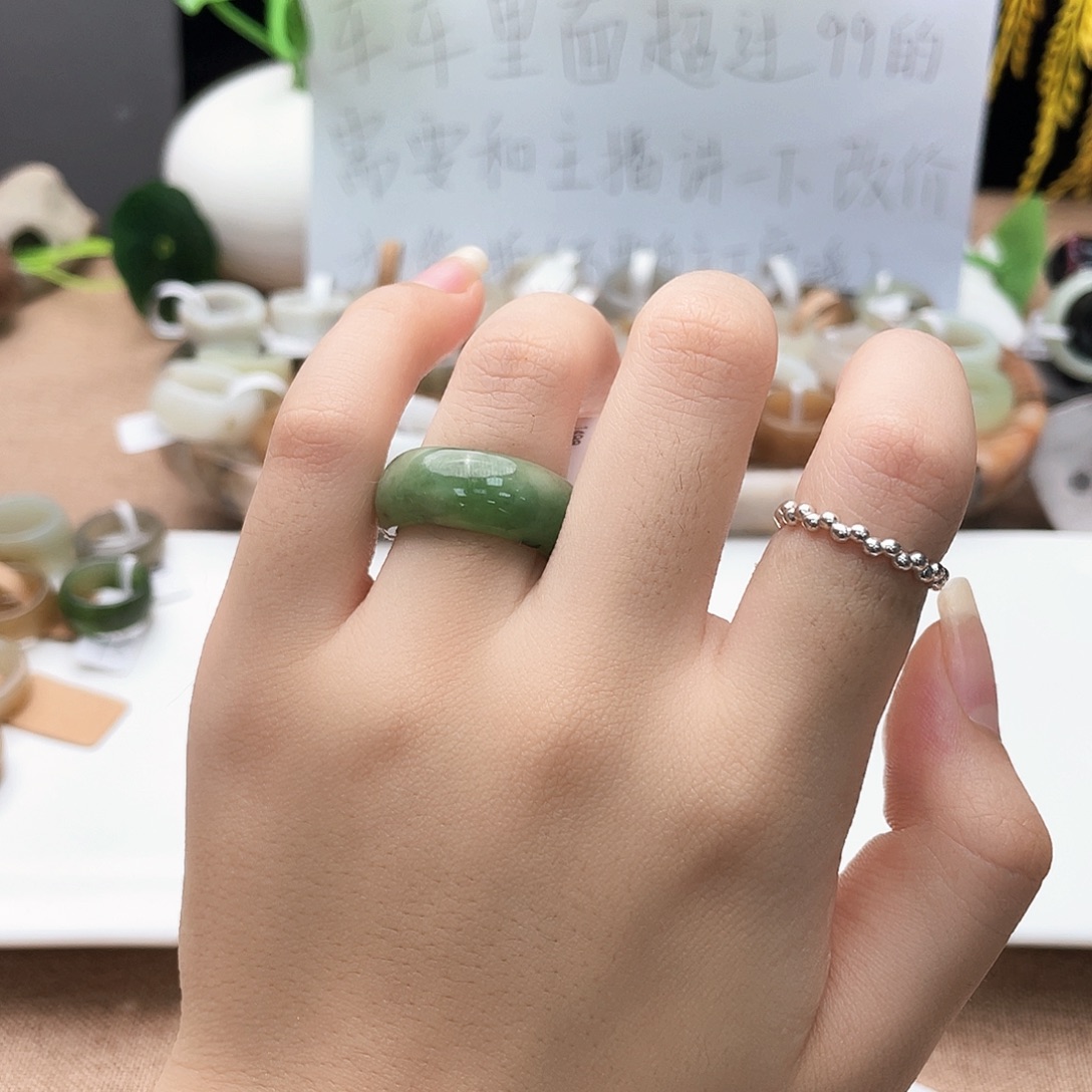 未镶嵌戒指和田玉（糖玉）x8苹果绿点墨17.4不退换