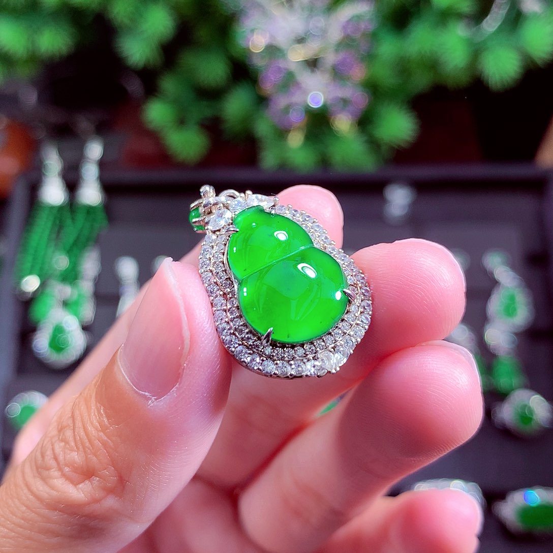 颈饰未镶嵌翡翠天然