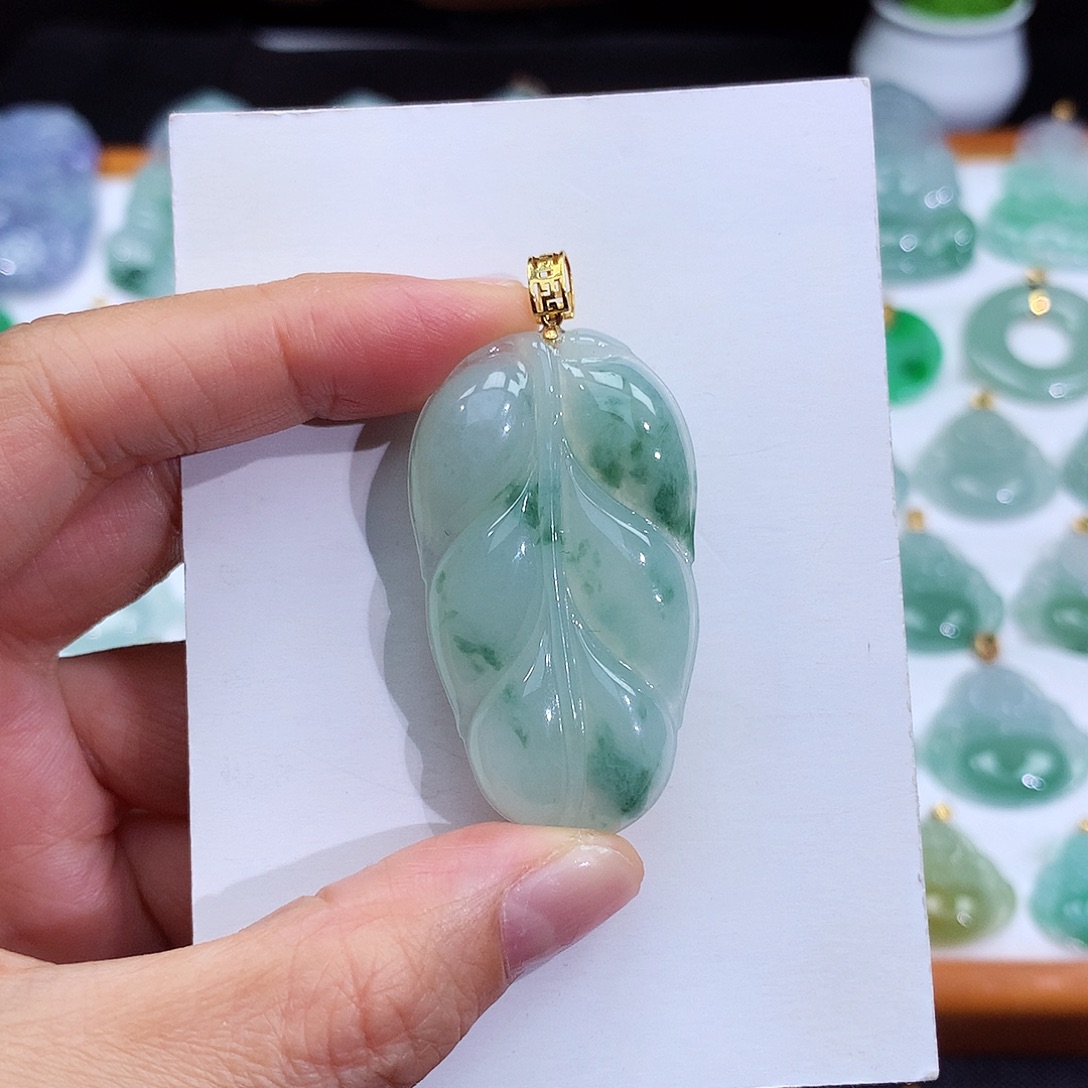 翡翠18K金镶嵌颈饰翡翠吊坠
