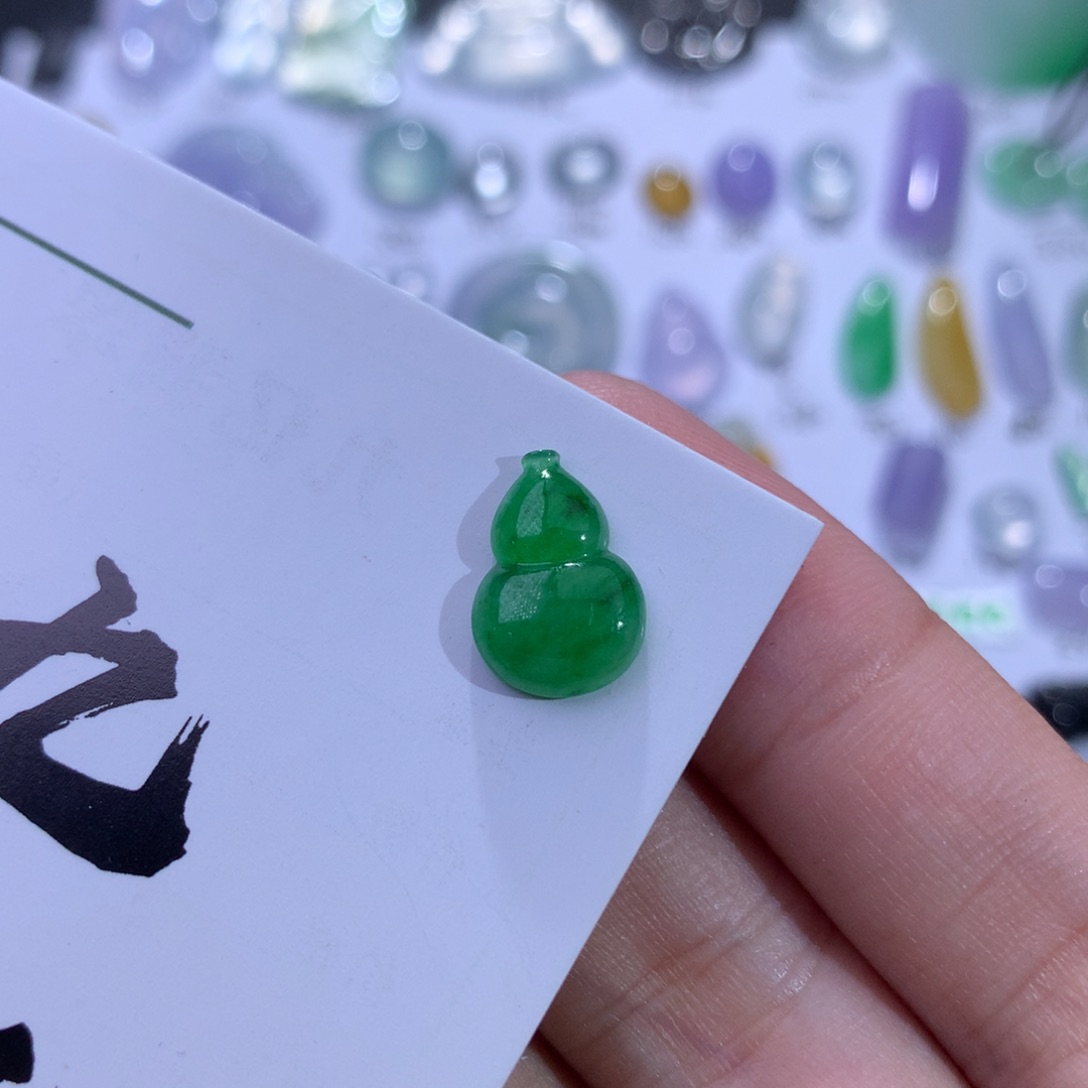 颈饰未镶嵌翡翠天然翡翠A货 绿葫芦