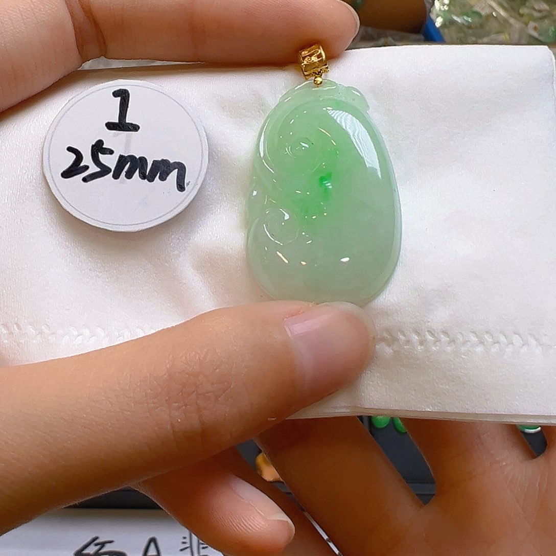 翡翠吊坠(不含链)18K金镶嵌翡翠