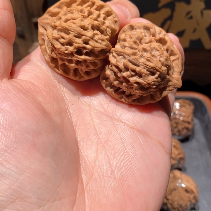文玩核桃吊坠还****喝龙门涧