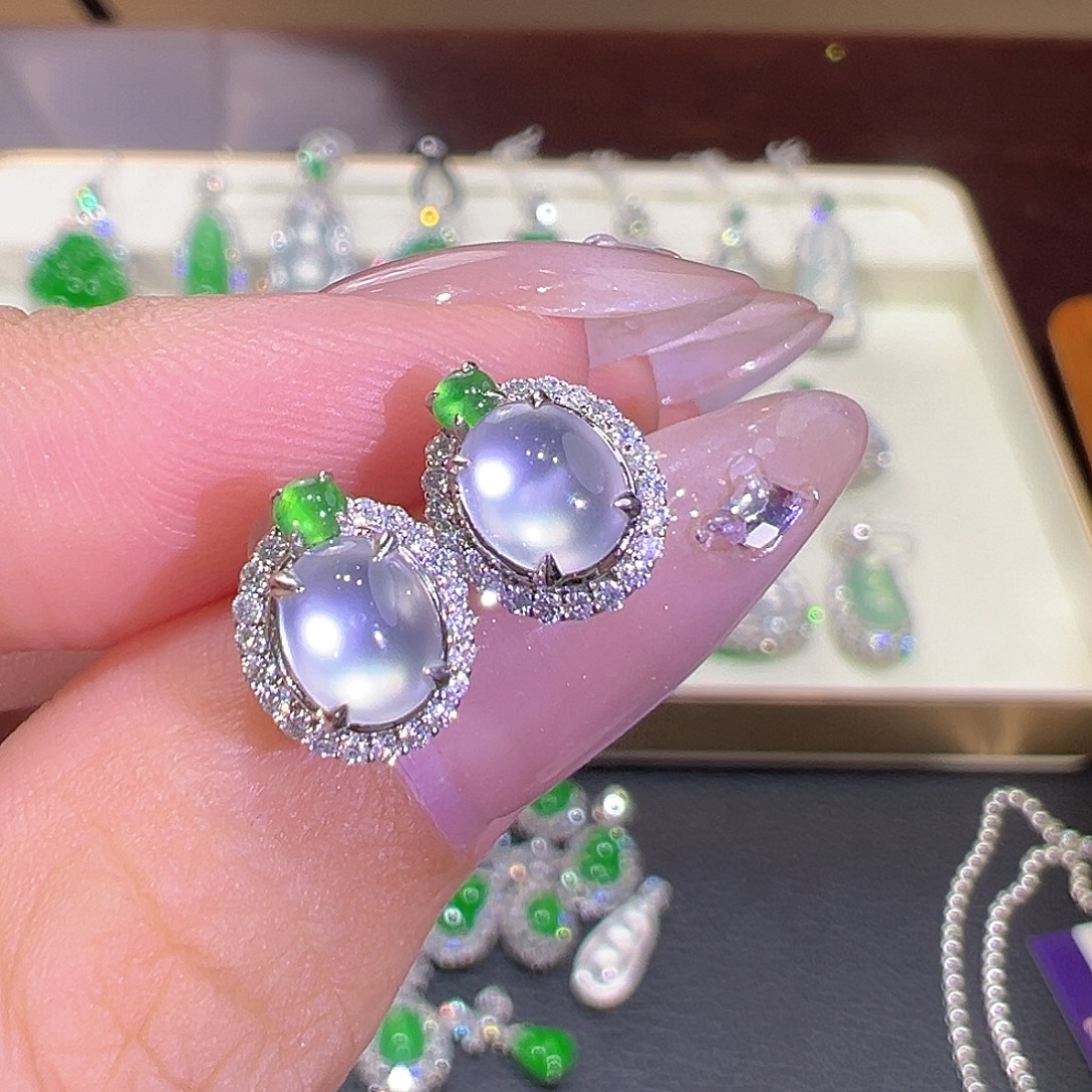 翡翠18K金镶嵌耳钉翡翠