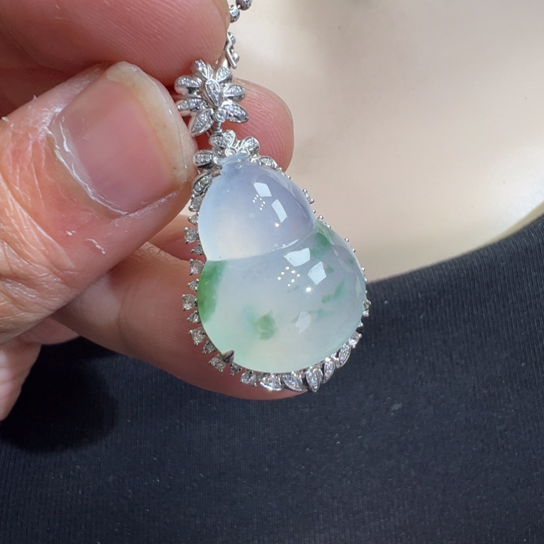 翡翠吊坠(不含链)18K金镶嵌