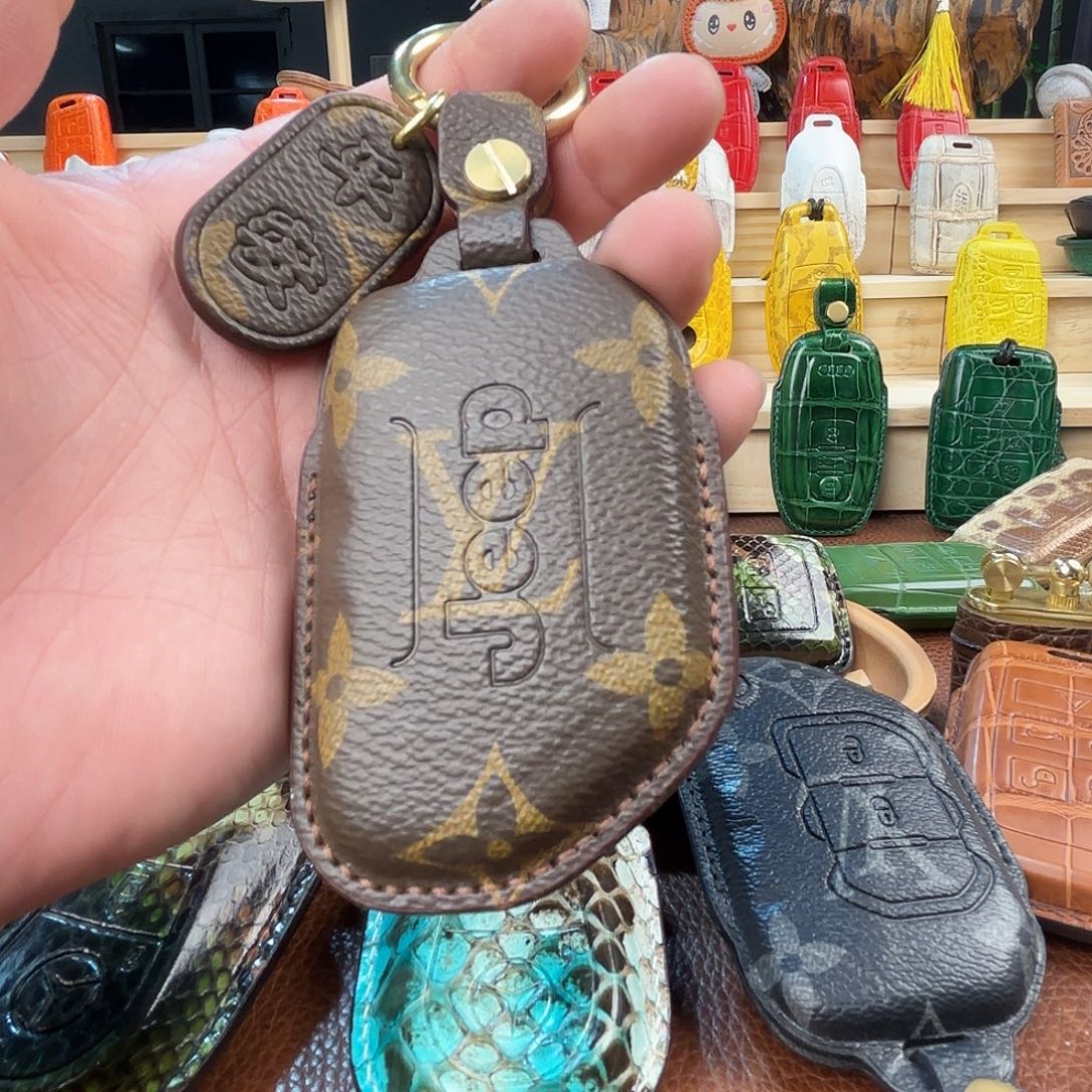 吉普牧马人棕色老花侧面弹开