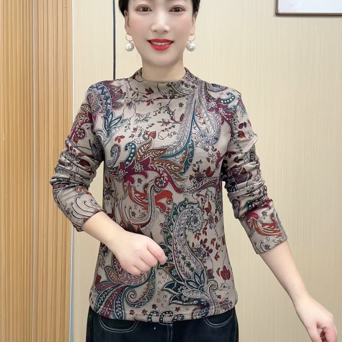 秋冬季女士长袖加绒打底衫百搭显瘦时尚保暖妈妈装