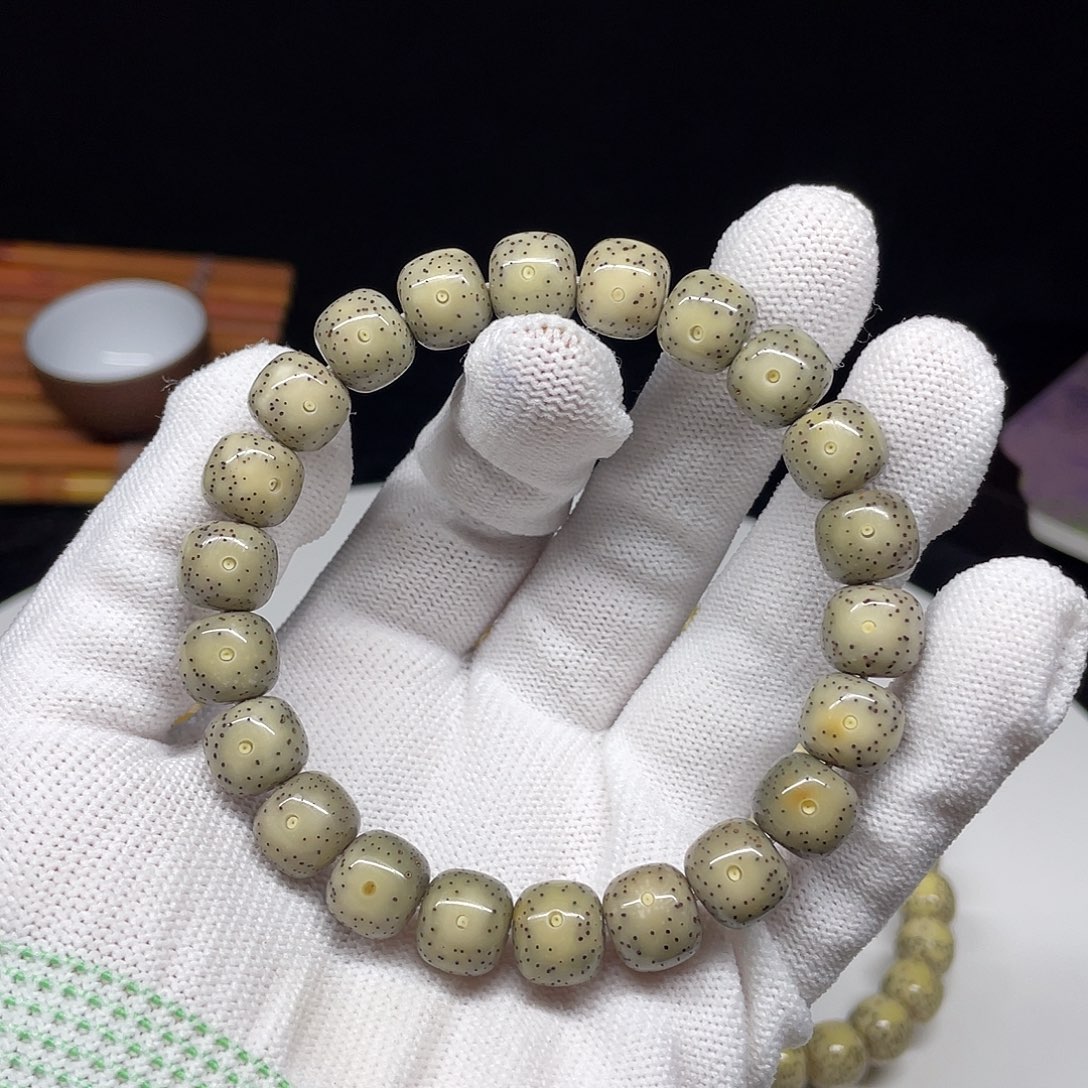 星月菩提吊坠04。10.5/9.5灰冰黄金瞳