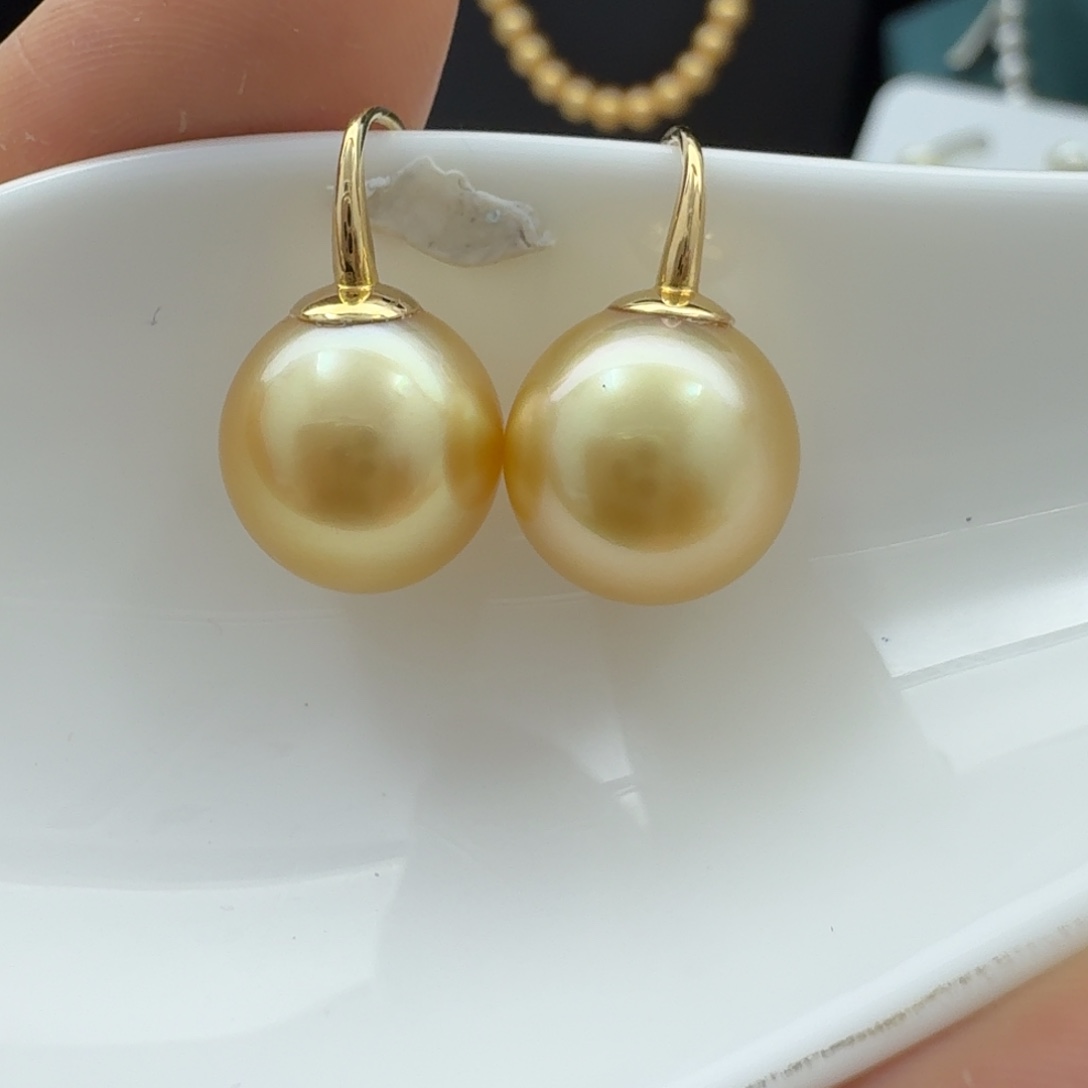 18K金镶嵌海水珍珠耳饰