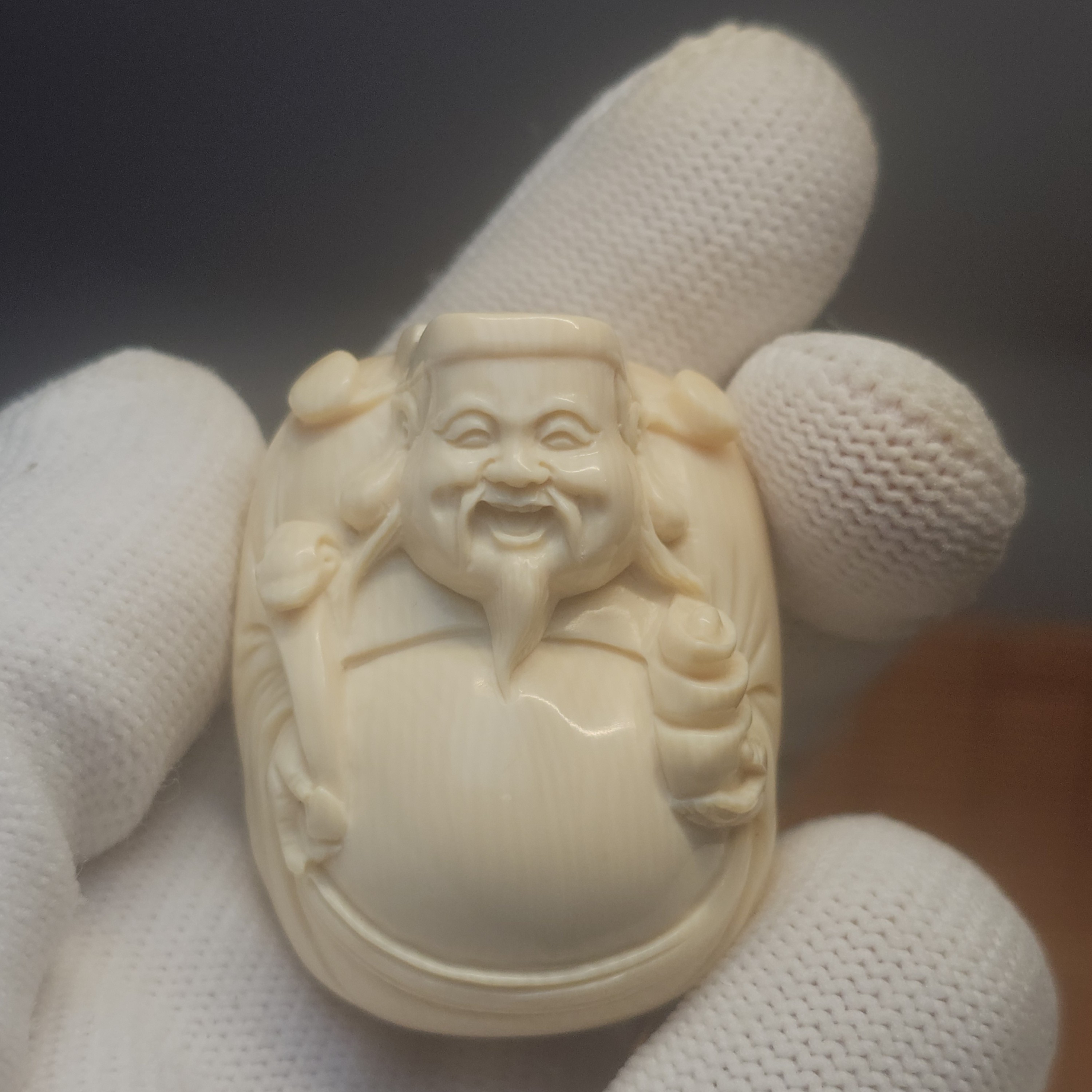 天然猛犸牙手工财神爷手把件