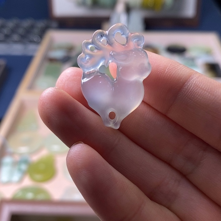 蛇纹石玉颈饰未镶嵌