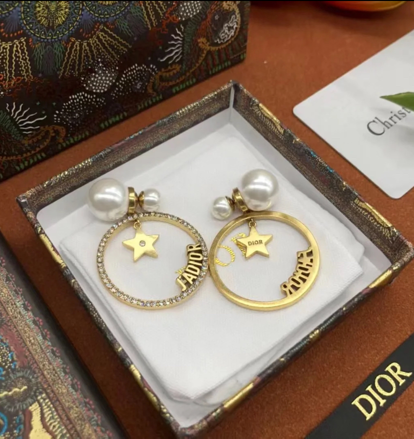 全新未使用 DIOR/迪奥 经典 时尚 五芒星 镶钻 复古 耳钉
