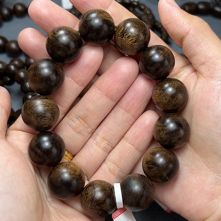 沉香手串昱*白棋留疤