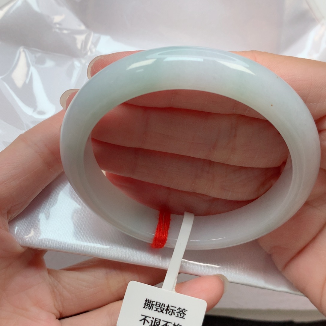 翡翠手镯未镶嵌56圈