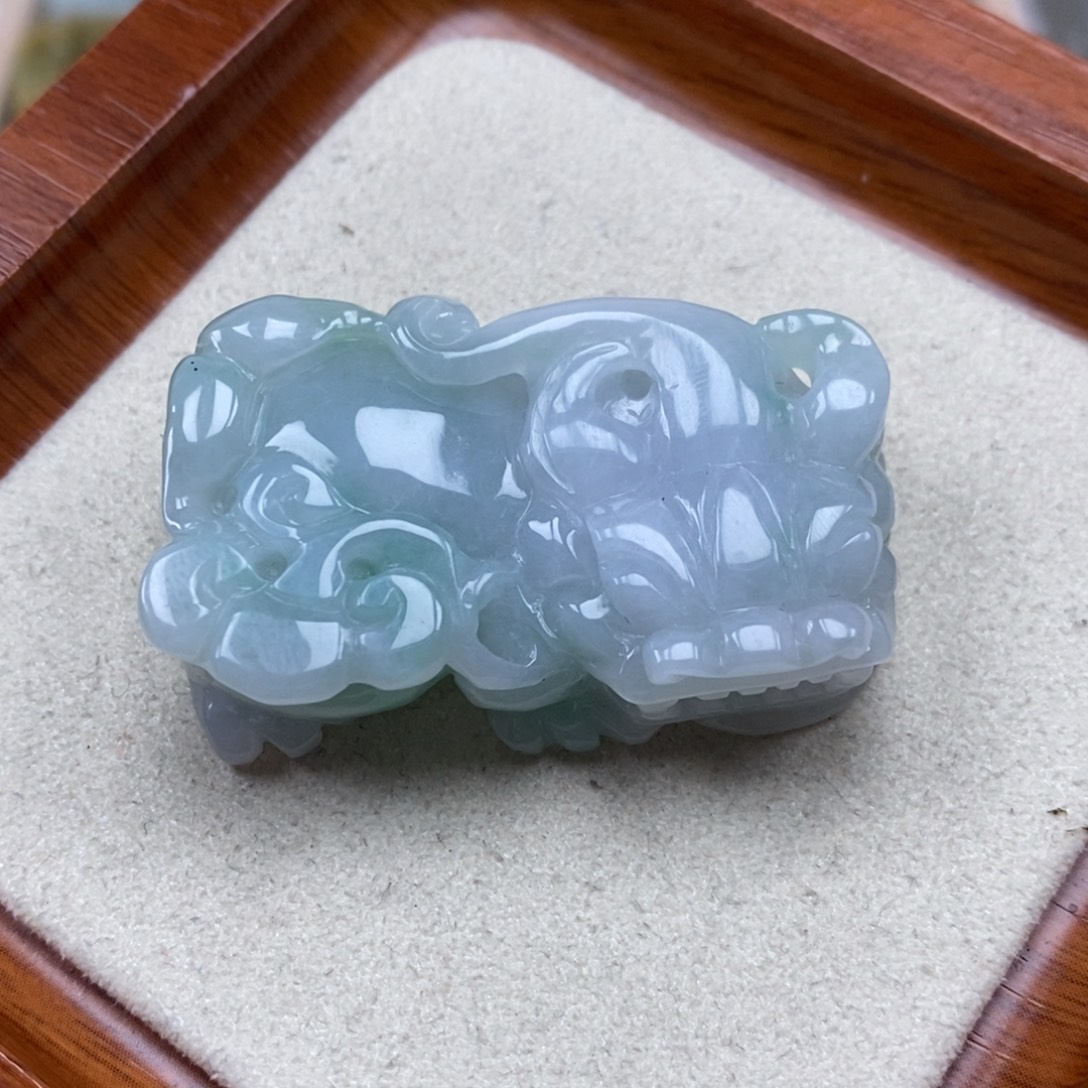 益***菌翡翠未镶嵌颈饰霸王貔貅