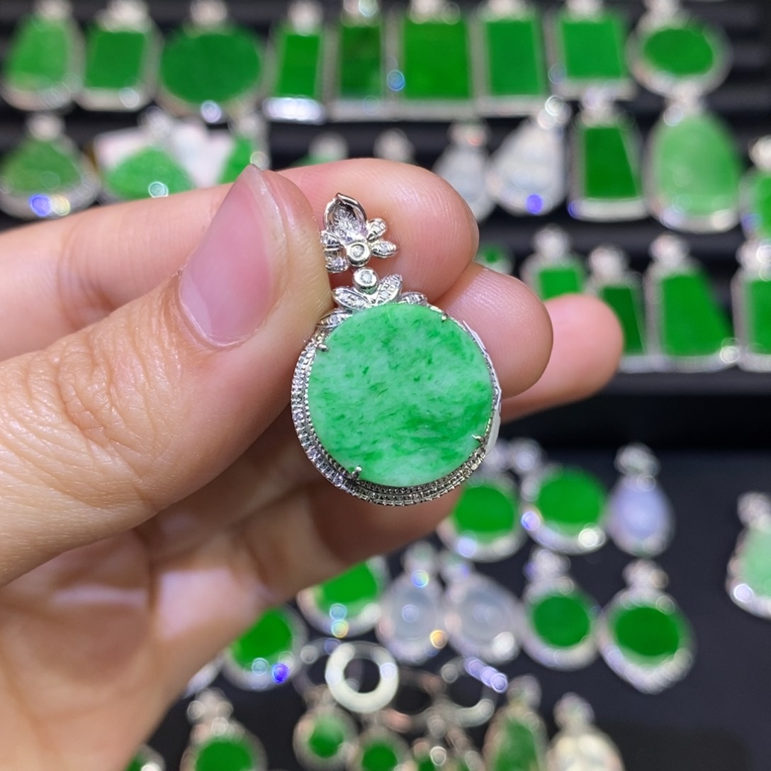 翡翠18K金镶嵌吊坠(不含链)