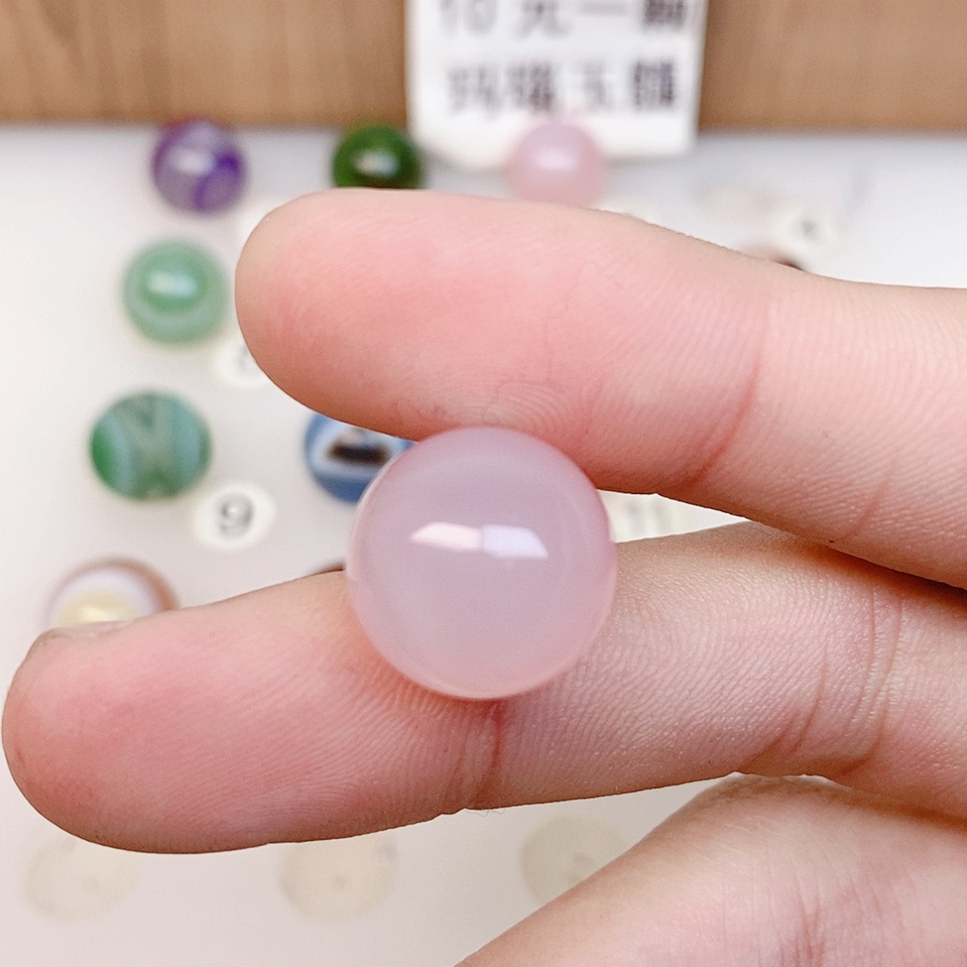 瓦***特玛瑙/玉髓未镶嵌卡14m左右缠丝玛瑙