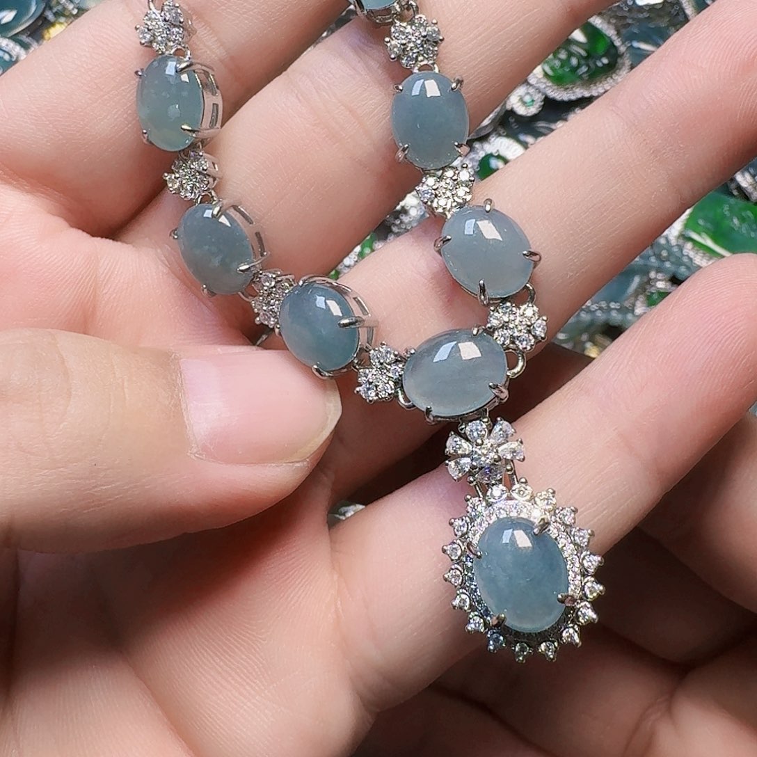 翡翠未镶嵌颈饰天然A货翡翠放漏