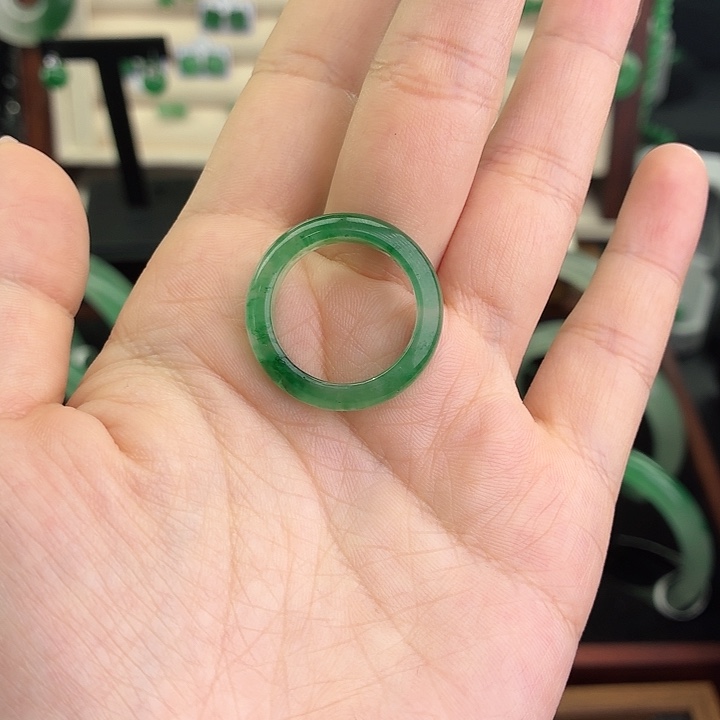 高***学石英质玉未镶嵌戒指