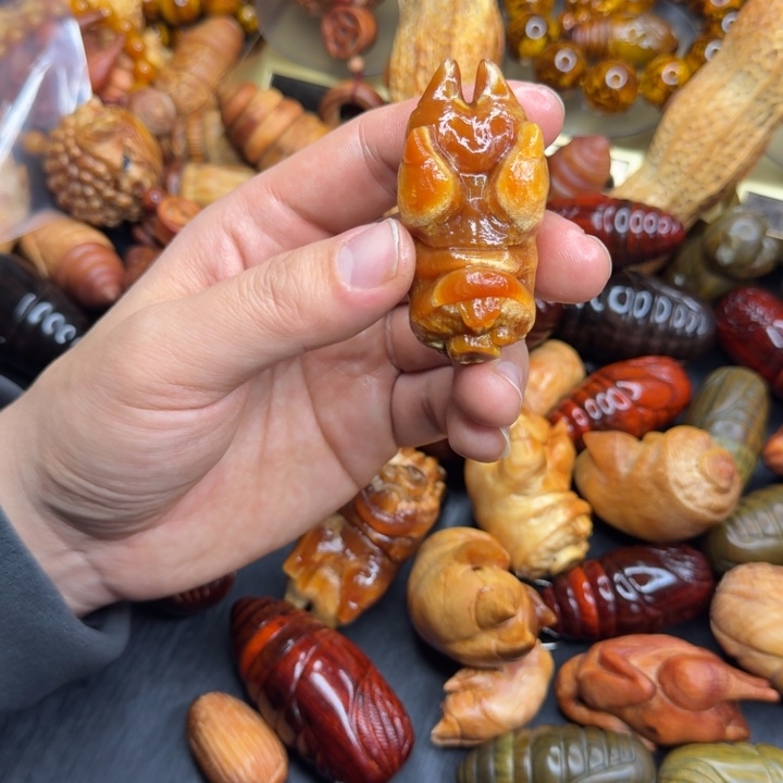 松木琥珀木文玩把件