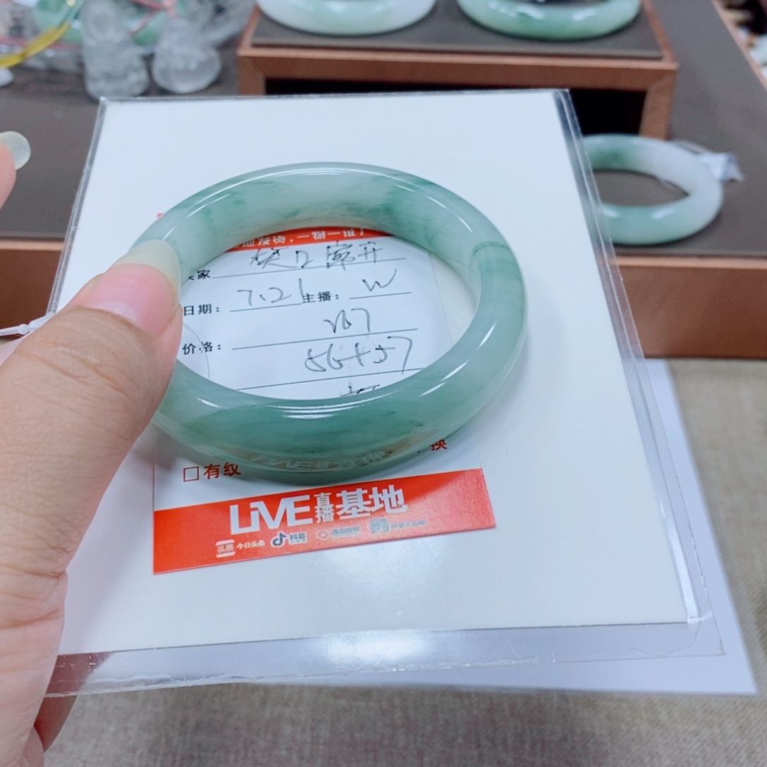 笑***来石英岩玉手镯未镶嵌