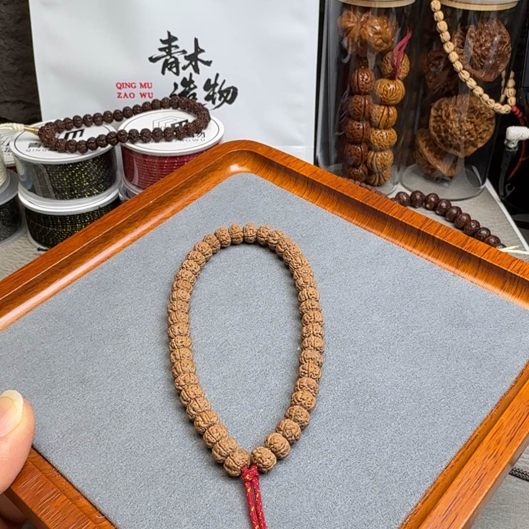 金刚菩提吊坠老树王手持