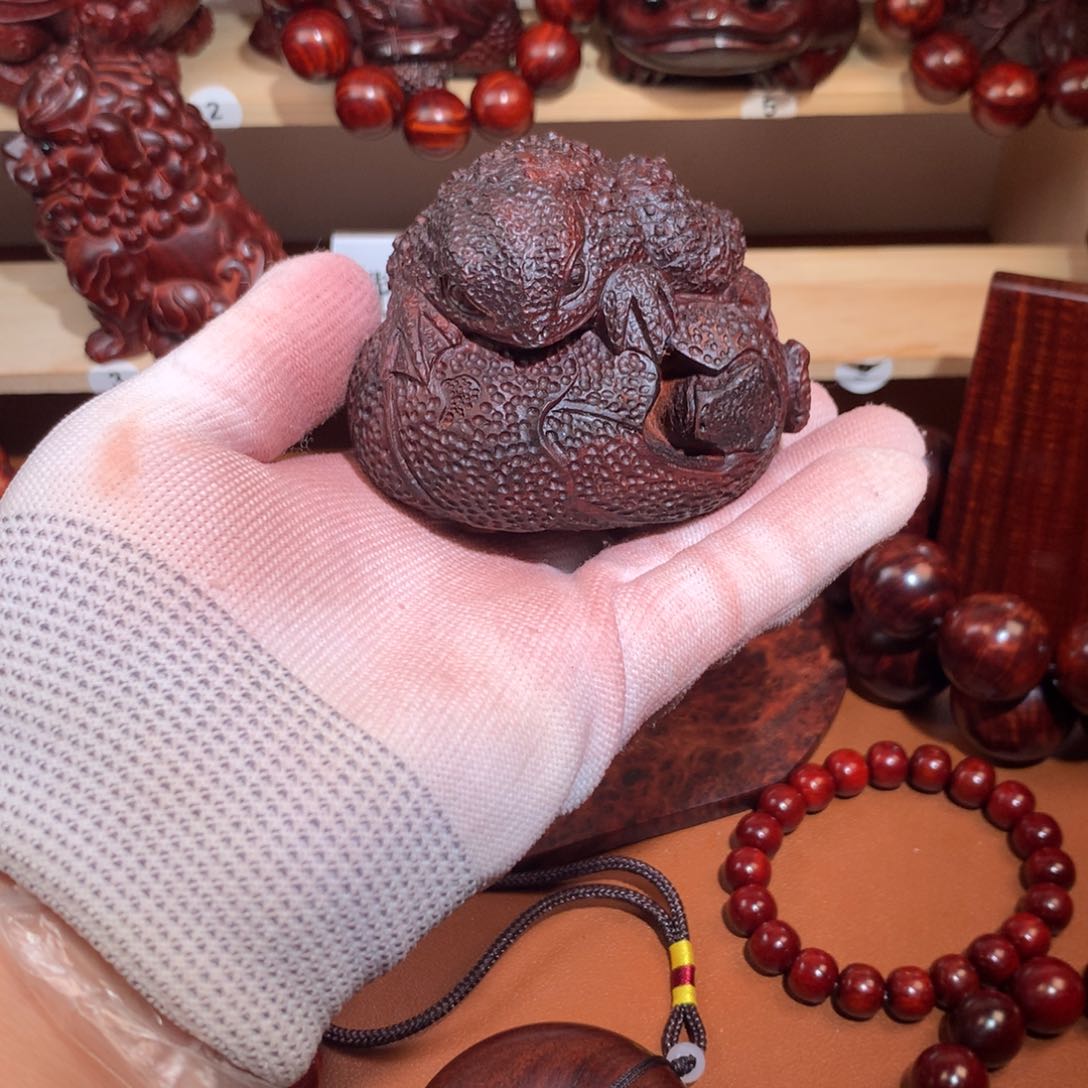 染料紫檀（血檀）苍*鑨手把件高油性-多样性发其一