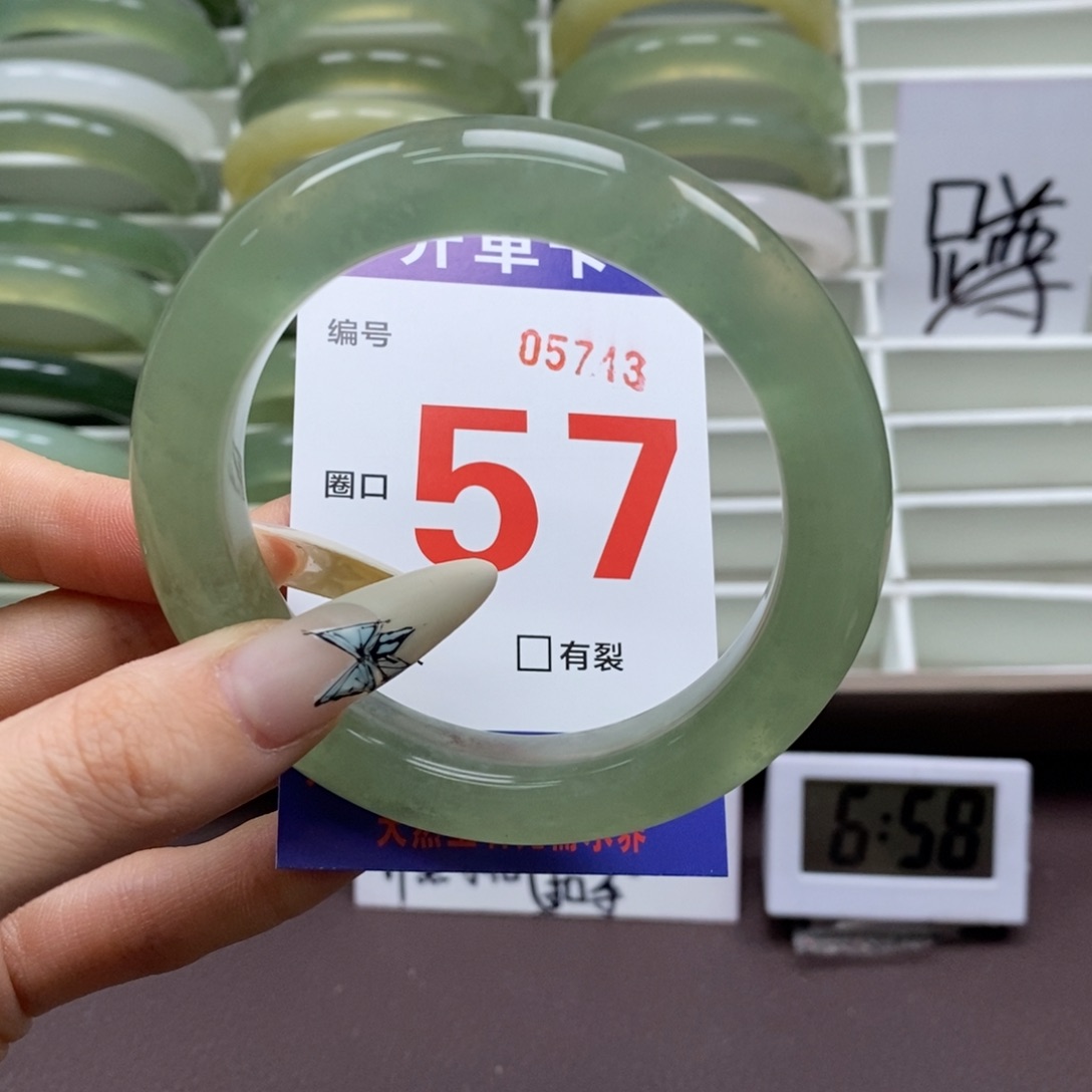 蛇纹石玉手镯未镶嵌