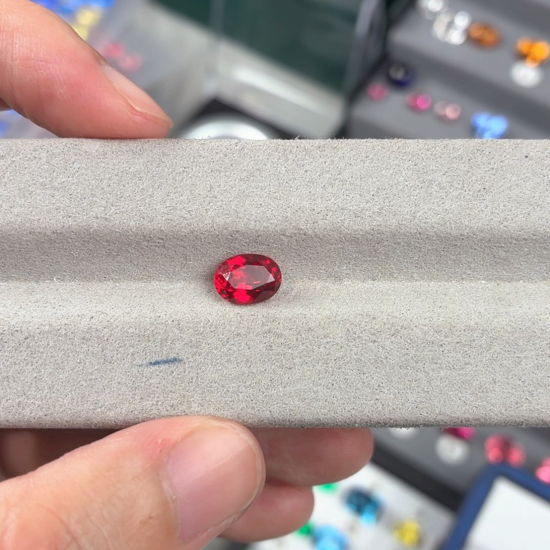 卓***航合成（培育）红宝石裸石1.77ct