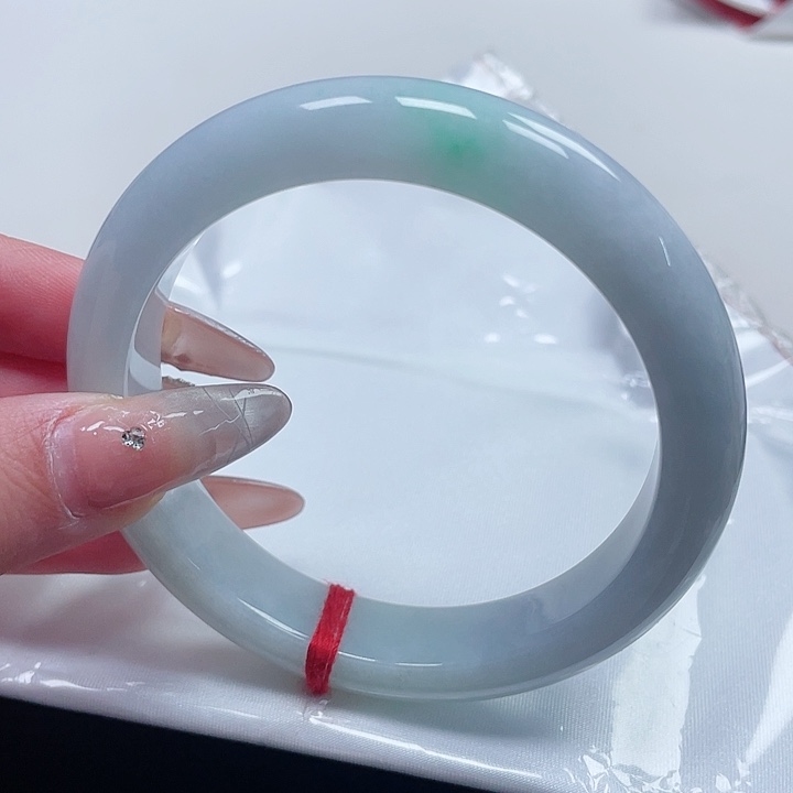 翡翠手镯未镶嵌缅甸