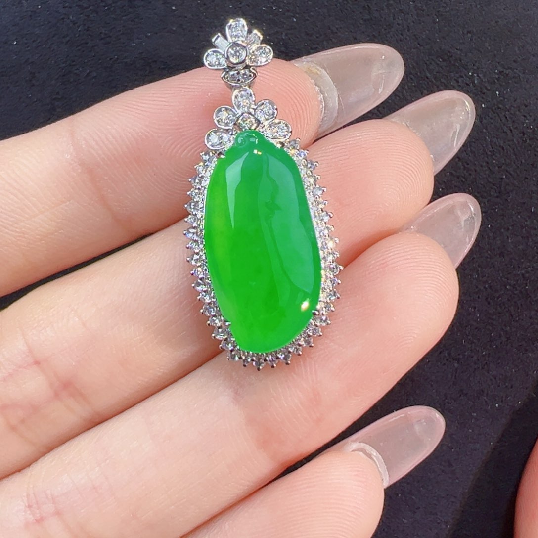 翡翠颈饰18K金镶嵌福瓜