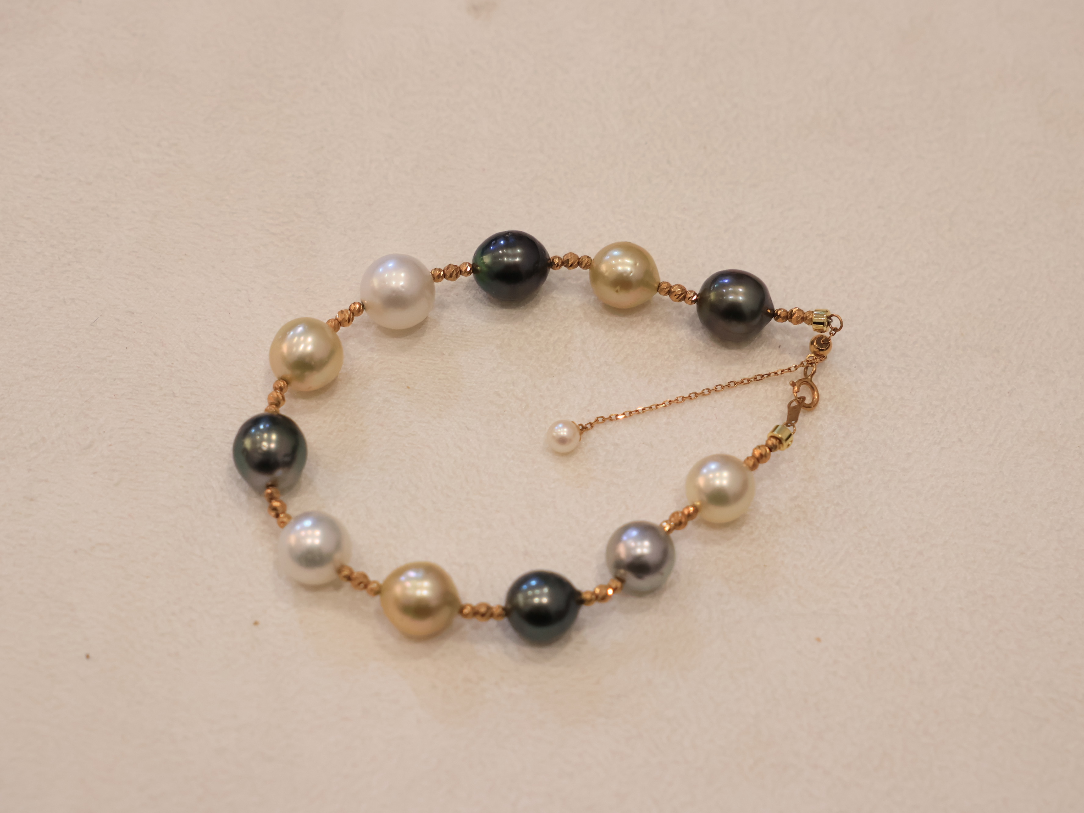 炫彩大溪地澳白南洋金珠海水三兄弟手串G18K金设计师款百搭手链