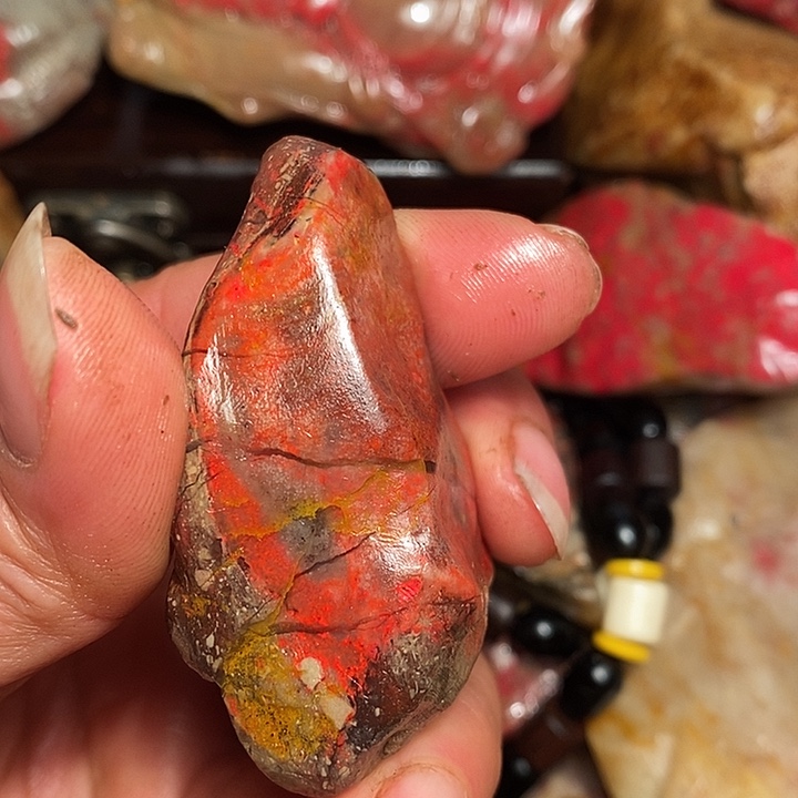 昌化石天**步浙江昌化田黄鸡血石原石手把件