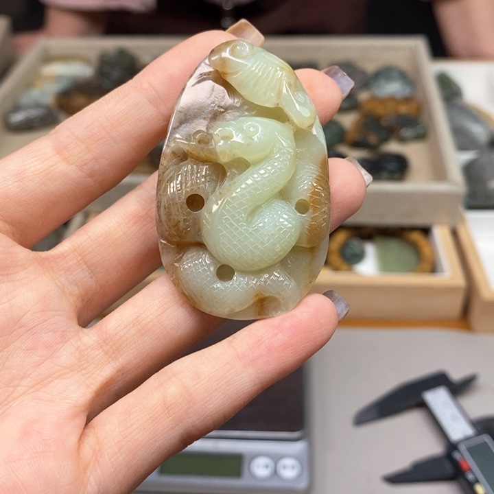 岫岩河磨玉（透闪石质玉）颈饰未镶嵌